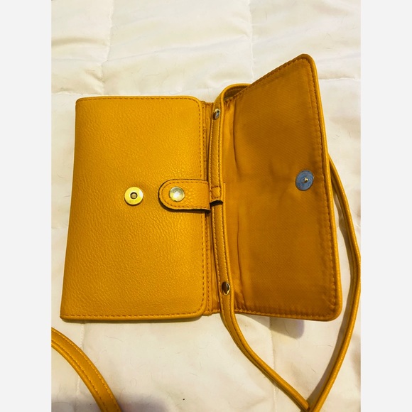 WILD FABLE Mustard Yellow Bifold Wallet Purse - Picture 5 of 5